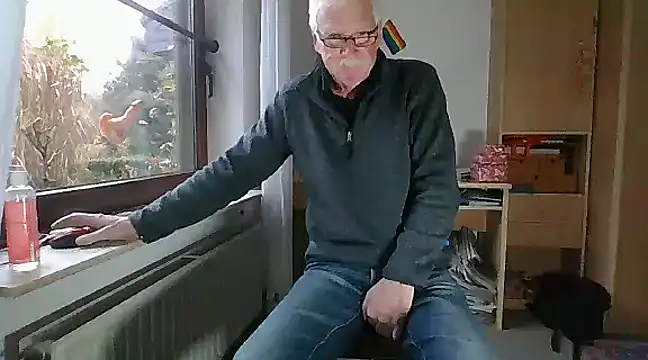 Snapshot of super-snoopy chatting on December 2024 09:24:01 AM super-snoopy online show from December 2024 09:24:01 AM