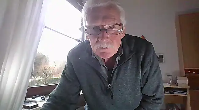 Snapshot of super-snoopy chatting on January 2025 10:19:01 AM super-snoopy online show from January 2025 10:19:01 AM