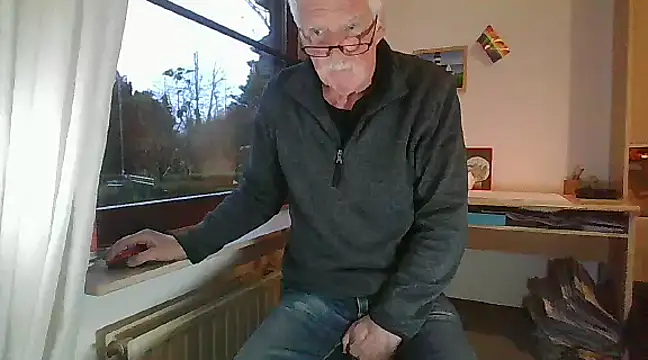 Snapshot of super-snoopy chatting on January 2025 03:25:02 PM super-snoopy online show from January 2025 03:25:02 PM