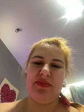 Snapshot of Passion-Blondy chatting on March 2025 09:46:02 PM Passion-Blondy online show from March 2025 09:46:02 PM