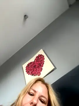 Snapshot of Passion-Blondy chatting on September 2025 06:13:01 AM Passion-Blondy online show from September 2025 06:13:01 AM