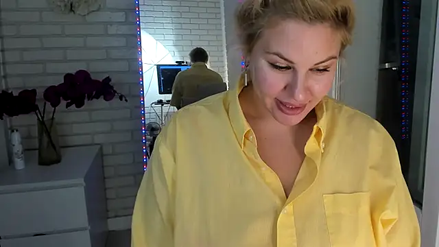 Snapshot of Passion-Blondy chatting on October 2025 07:13:01 PM Passion-Blondy online show from October 2025 07:13:01 PM