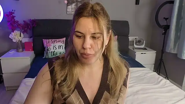 Snapshot of Passion-Blondy chatting on May 2026 05:54:02 PM Passion-Blondy online show from May 2026 05:54:02 PM