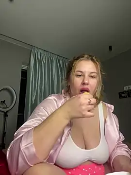Snapshot of Passion-Blondy chatting on May 2026 07:21:01 PM Passion-Blondy online show from May 2026 07:21:01 PM