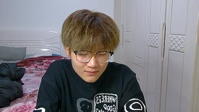 KK-cuteboy online show from February 2026 03:55:02 AM