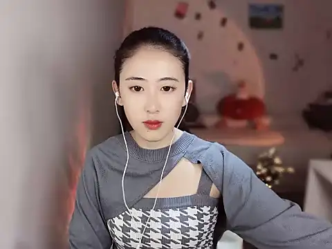 Queena  online show from December 2025 01:23:02 AM