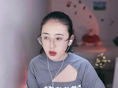 Queena  online show from December 2025 03:30:01 PM