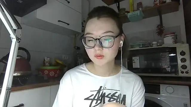 LilyTaylors online show from October 2025 05:23:02 PM