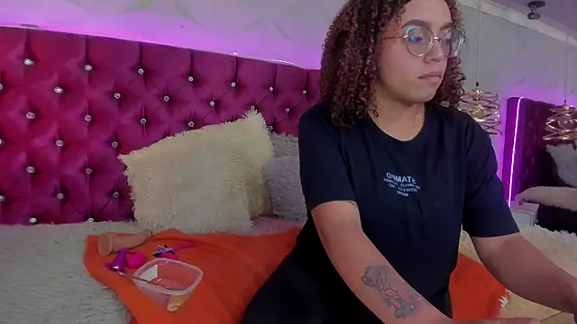 Miamiller 22 online show from December 2025 06:37:02 PM