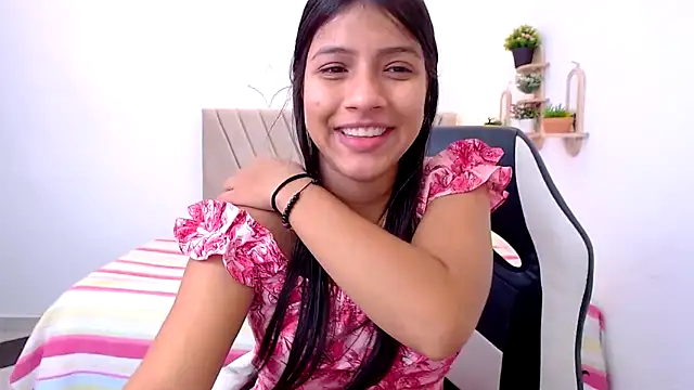 Snapshot of zara_cute chatting on May 2026 12:12:02 PM zara cute online show from May 2026 12:12:02 PM