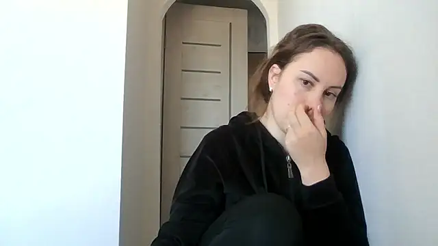 Snapshot of MeadowEyes chatting on April 2026 08:06:01 AM MeadowEyes online show from April 2026 08:06:01 AM