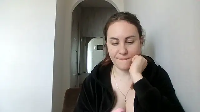 Snapshot of MeadowEyes chatting on April 2026 07:58:01 AM MeadowEyes online show from April 2026 07:58:01 AM