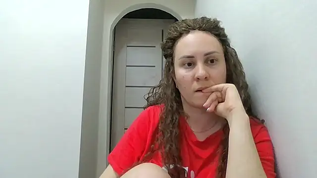 Snapshot of MeadowEyes chatting on May 2026 04:37:01 PM MeadowEyes online show from May 2026 04:37:01 PM