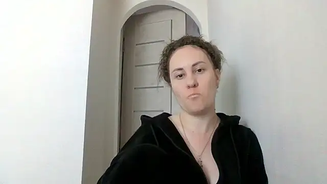 Snapshot of MeadowEyes chatting on May 2026 07:50:01 AM MeadowEyes online show from May 2026 07:50:01 AM