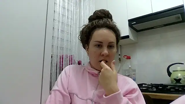 Snapshot of MeadowEyes chatting on May 2026 07:37:02 PM MeadowEyes online show from May 2026 07:37:02 PM