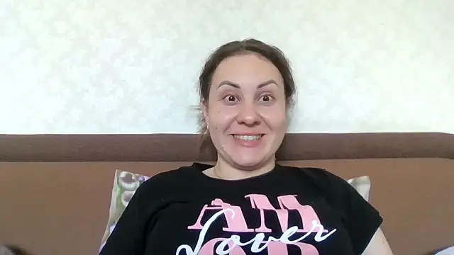 Snapshot of MeadowEyes chatting on June 2026 11:37:02 AM MeadowEyes online show from June 2026 11:37:02 AM