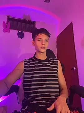 tylernova online show from October 2025 03:17:02 AM