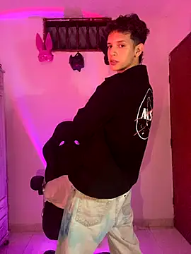 tylernova online show from October 2025 03:56:02 AM