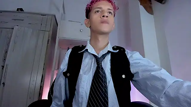 tylernova online show from December 2025 03:56:01 AM