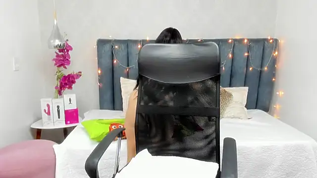 Snapshot of Sasha_Grace chatting on December 2025 08:03:02 PM Sasha Grace online show from December 2025 08:03:02 PM