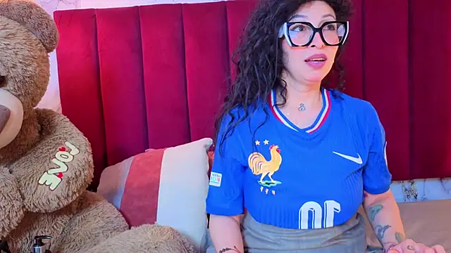 CHIARAJJONES online show from July 2026 12:44:01 PM