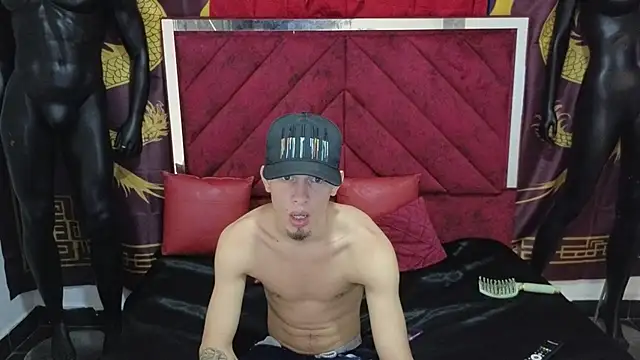 Pride couple online show from November 2025 11:29:01 PM