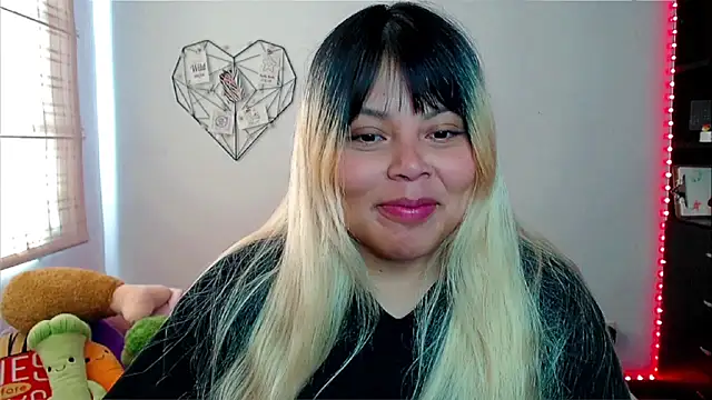 EllieMoonX online show from December 2025 05:30:01 PM