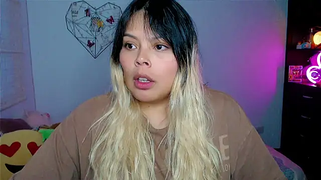 EllieMoonX online show from April 2026 11:05:01 PM