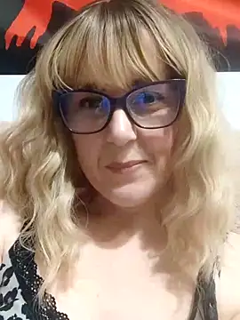 Amelialove42 online show from April 2026 06:25:01 PM