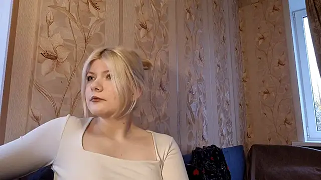 Snapshot of EllenMompoint chatting on October 2025 07:23:01 AM EllenMompoint online show from October 2025 07:23:01 AM