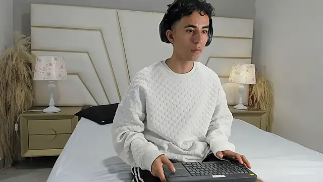 Snapshot of Zahir_Ashar chatting on October 2025 11:02:01 AM Zahir Ashar online show from October 2025 11:02:01 AM