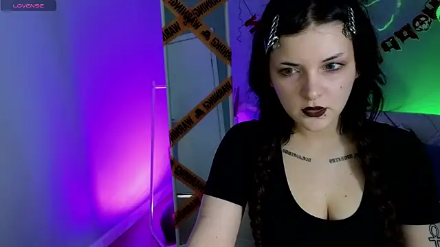Snapshot of TwilightWalk chatting on October 2025 10:26:02 PM TwilightWalk online show from October 2025 10:26:02 PM