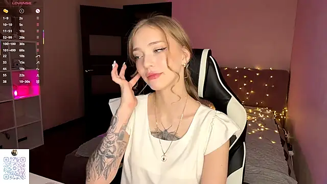 EvaPeace online show from December 2025 07:54:01 PM