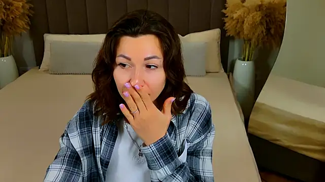 EdenSolis online show from April 2026 09:34:01 AM