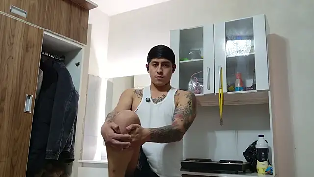 Snapshot of _sucioguapo chatting on October 2025 10:54:02 PM  sucioguapo online show from October 2025 10:54:02 PM