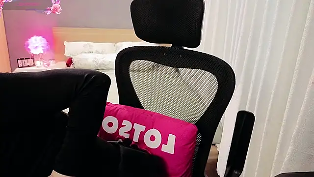 Xuka2594 online show from March 2026 03:32:01 AM