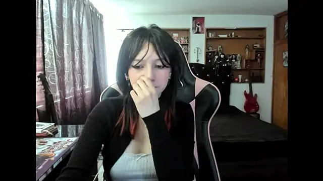 Maki Zein  online show from October 2025 03:13:02 PM