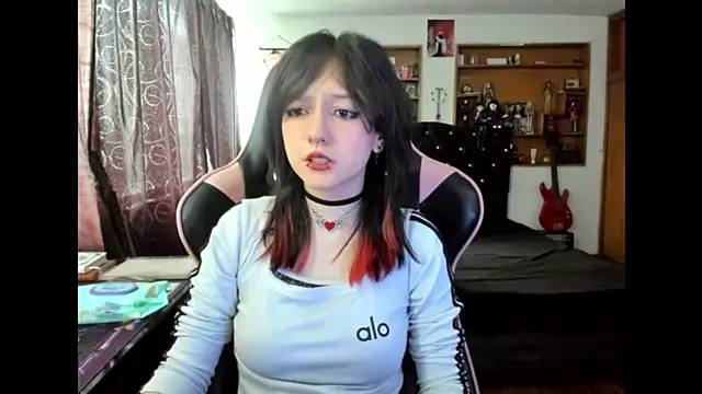 Maki Zein  online show from November 2025 03:01:01 PM