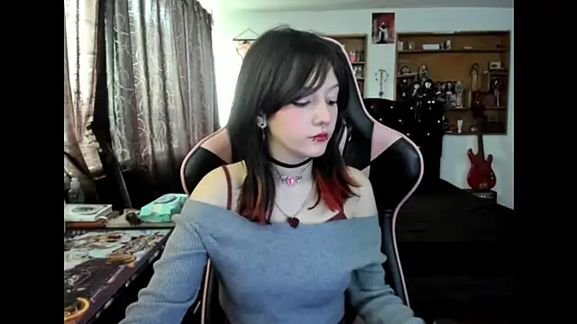 Maki Zein  online show from November 2025 05:24:01 PM