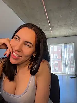 Lolathebaddie online show from February 2026 05:21:01 PM