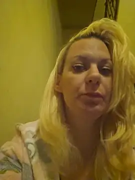 Snapshot of SlyLady chatting on May 2026 01:35:02 AM SlyLady online show from May 2026 01:35:02 AM
