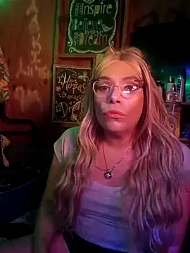 Queen2clouds online show from November 2025 10:45:02 AM