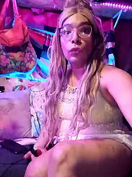 Queen2clouds online show from November 2025 02:17:02 AM