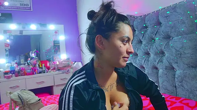 Liisaa Kiss online show from March 2026 10:39:01 PM