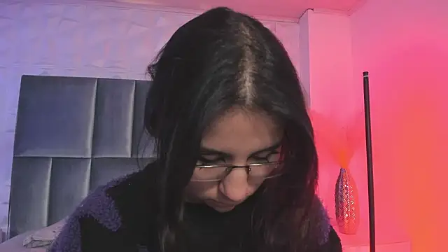 HollyPeach online show from February 2026 03:21:01 PM