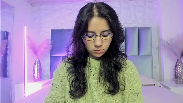 HollyPeach online show from April 2026 07:25:02 PM