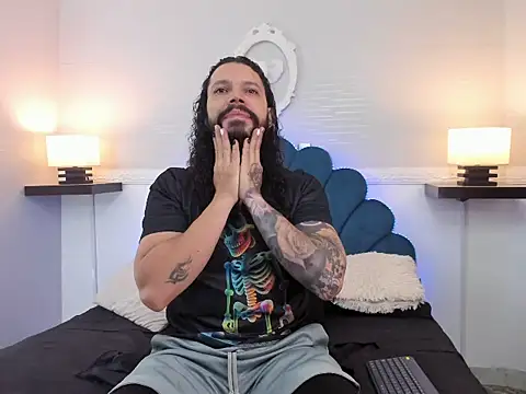 AlukardBig online show from November 2025 01:00:02 PM