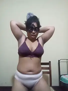 Expose Queen online show from February 2026 05:09:02 PM