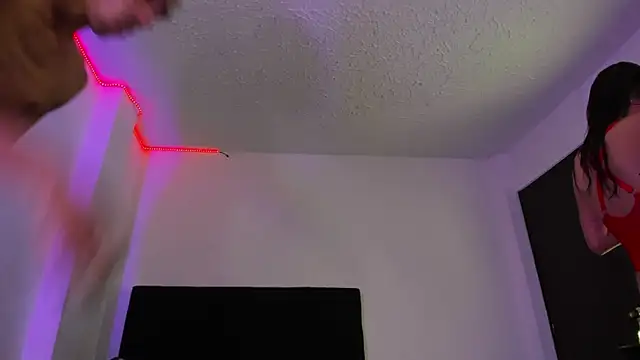 Snapshot of DerryAndIzzy chatting on February 2026 06:42:02 AM DerryAndIzzy online show from February 2026 06:42:02 AM