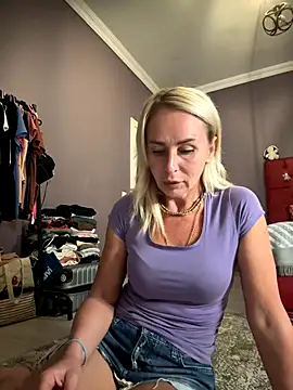 ElenabonyX online show from October 2025 06:48:01 PM